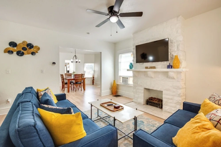 2 Bedrooms Apartment