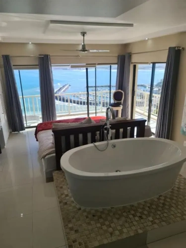 3 Bedrooms Deluxe Apartment with sea view