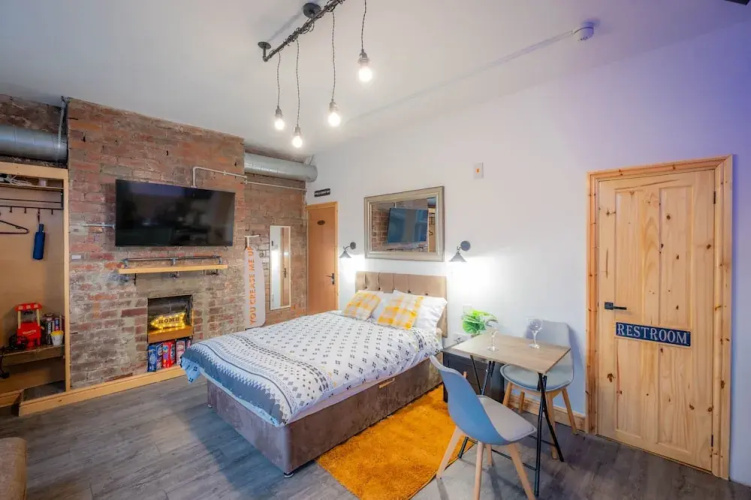 Industrial Studio Near Headingley Stadium