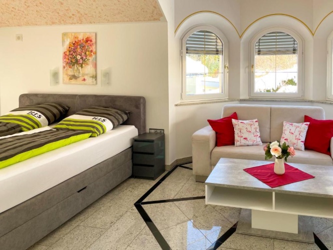 2 Bedrooms Apartment
