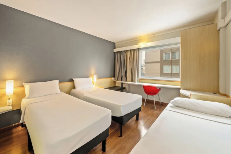 Standard Triple room