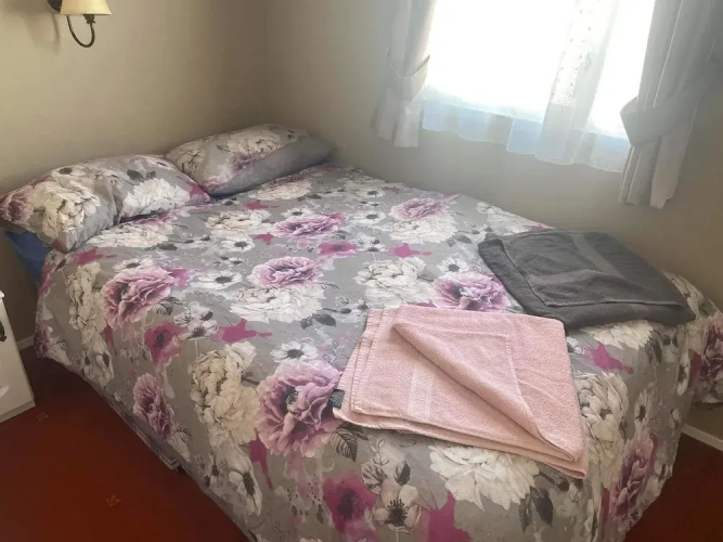 2 Bedroom Caravan , Linen and Pets go Free