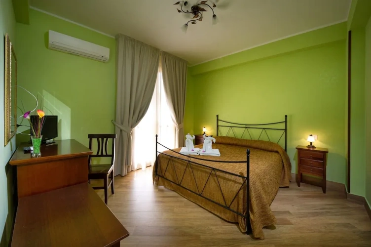 Classic Quadruple room