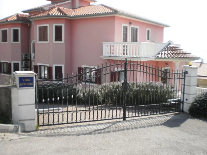 2 Bedrooms Apartment with sea view