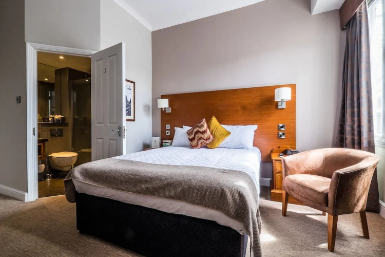 Red Lion Hotel