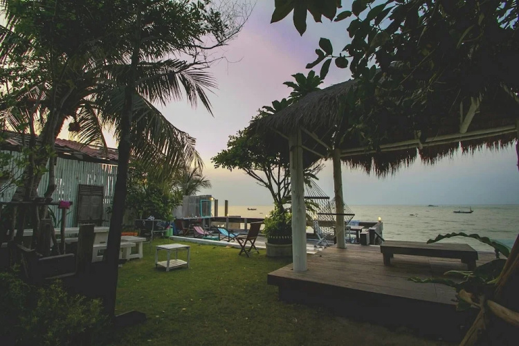 Sight-Seaing At Phala Beach