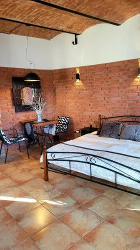 Studio Colonial