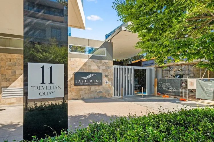 Stylish 1-bed Retreat Steps From Foreshore