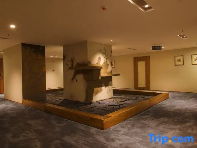 Leader Hotel