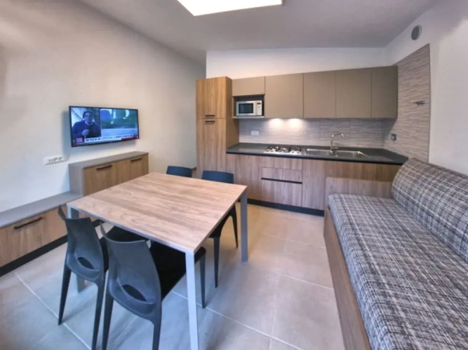 2 Bedrooms Apartment with balcony and with garden view