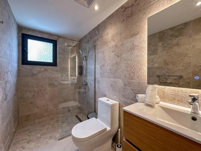 Gorgeous 2 BR Luxury Apartment
