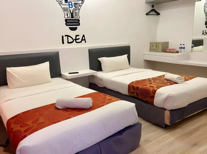 Hotel Zamburger Plaza Mahkota