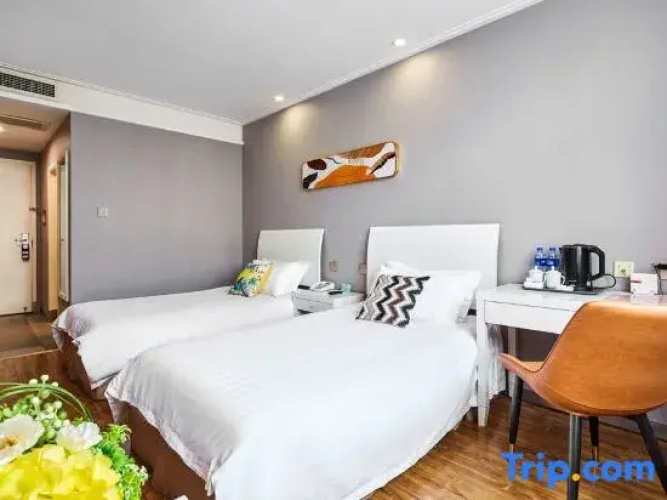 Xiao Hotel （Ten five year old shop）