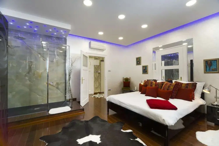 Central Station Art Apartment