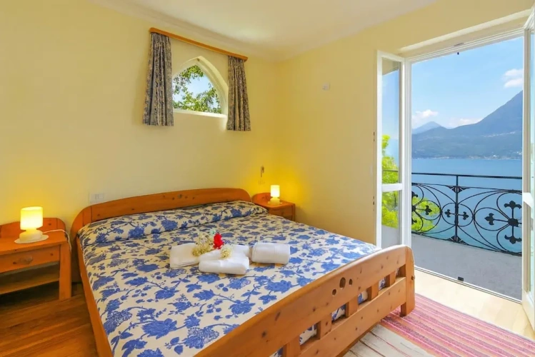 Family Villa with balcony and with lake view