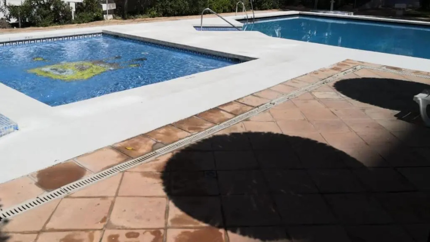 Skol 1A by Completely Marbella