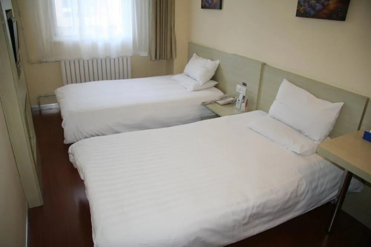 Hanting Hotel Qingdao May Fourth Square