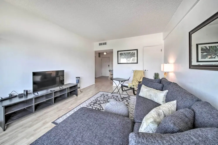 Modern City Condo Close to Downtown Phoenix!