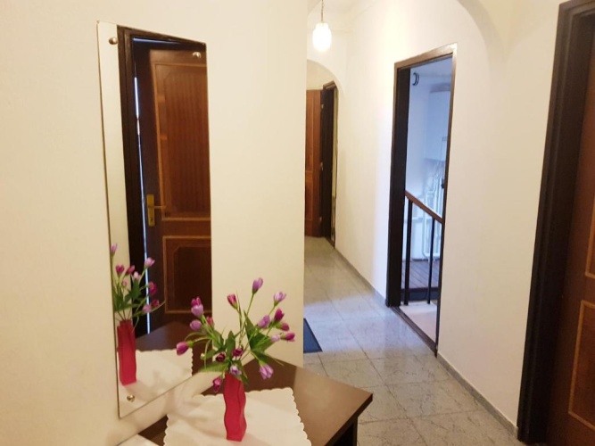 4 Bedrooms Apartment