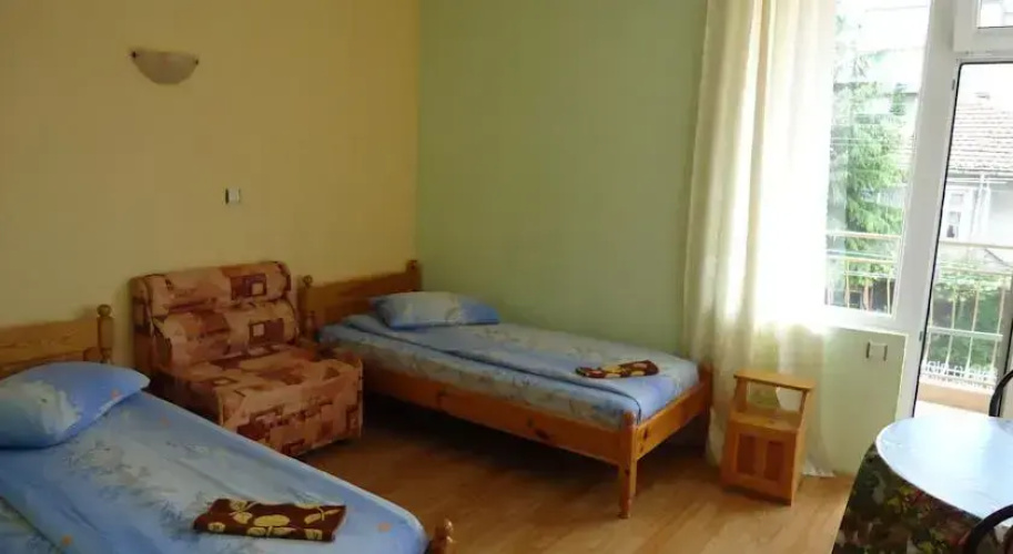 Kazlarov Guest House