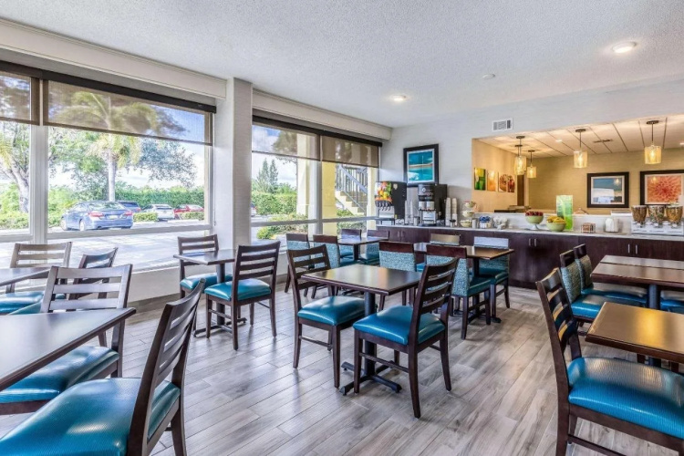 Quality Inn Palm Beach International Airport photo 22