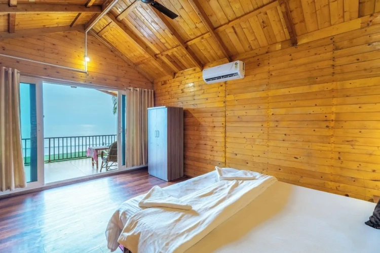 Suite with balcony