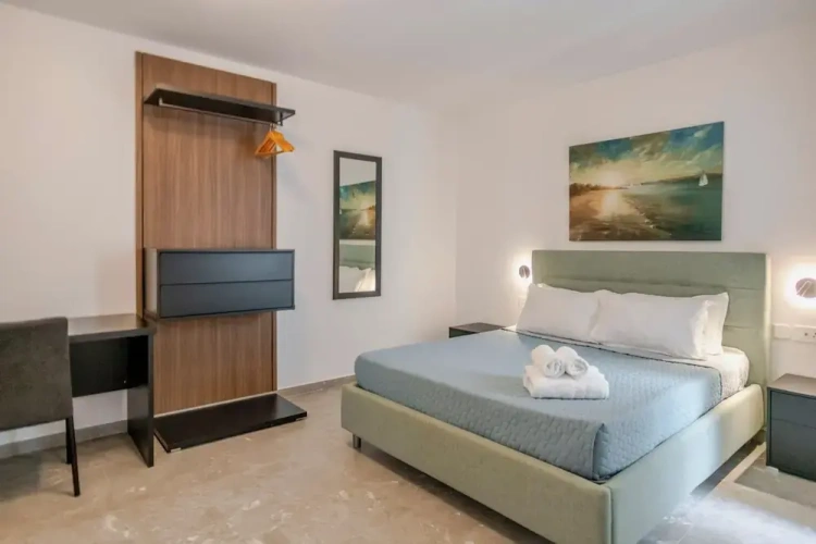 2 Bedrooms Apartment
