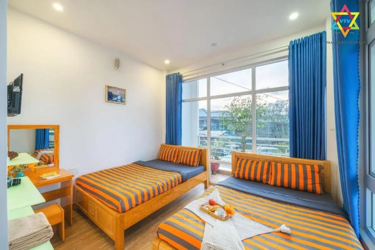 Standard Family room with garden view