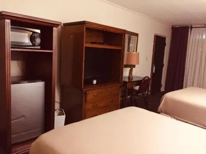 Cheshire Motor Inn