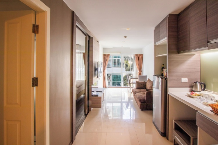 Deluxe room with pool view