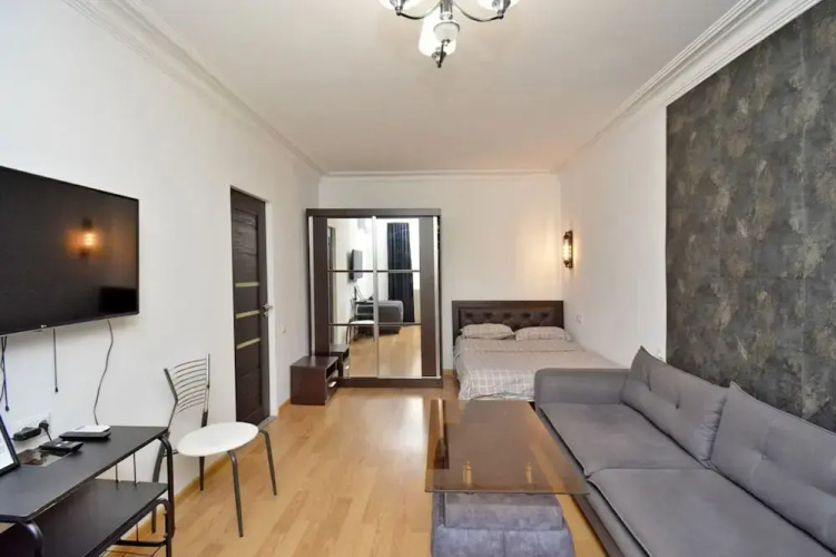 Mashtots  apartment by Luxe Group MA154