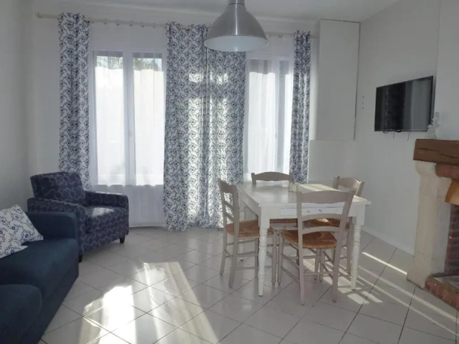 2 Bedrooms Cottage