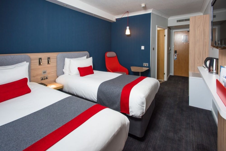 Holiday Inn Express London - Luton Airport photo 9