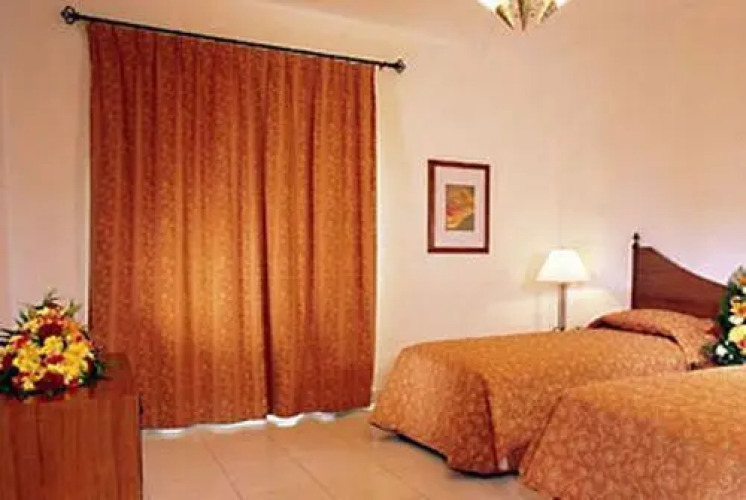 Le Meridien Residence Baniyas Square - Image 3