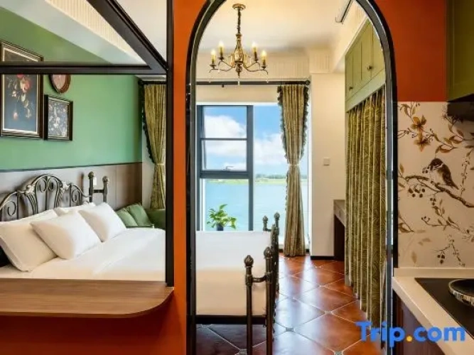 Standard Family room with lake view