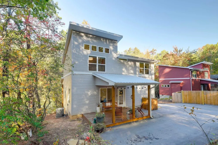 Luxe Mountain Home Near Ridgecrest & Asheville!