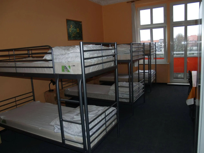 HappyGoLucky Hotel & Hostel