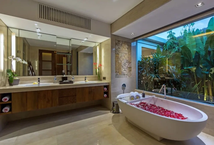 4 Bedrooms Luxury Villa with garden view
