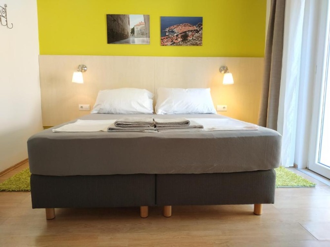 2 Bedrooms Apartment
