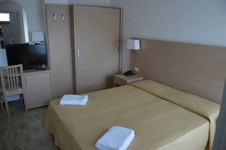 Standard Triple room with balcony