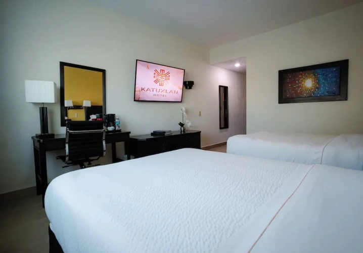 Standard Quadruple room with city view