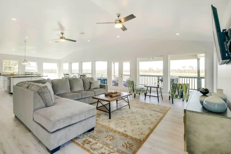 4 Bedrooms Cottage