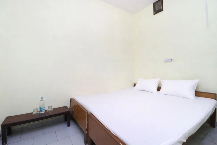 Spot on 41126 Shri Krishankripa Guest House