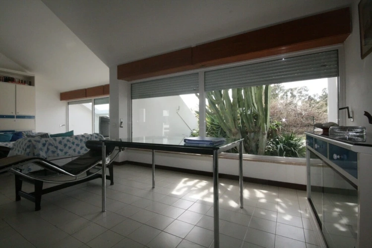 5 Bedrooms Villa