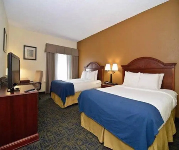 Comfort Inn & Suites Cincinnati Uptown Clifton