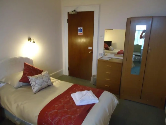 Standard Twin room with pool view