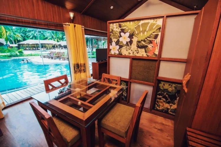 Standard room with pool view
