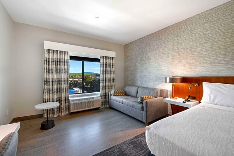 Deluxe room with canal view