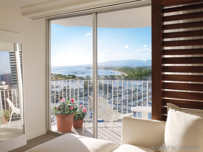 Hilton Vacation Club The Modern Honolulu photo 10