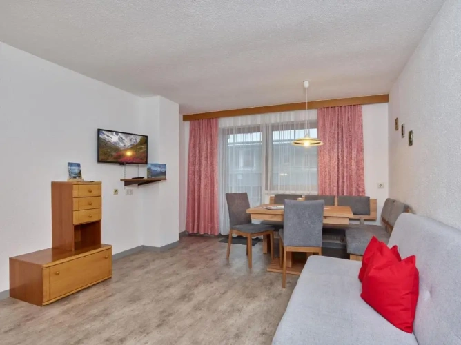 2 Bedrooms Apartment